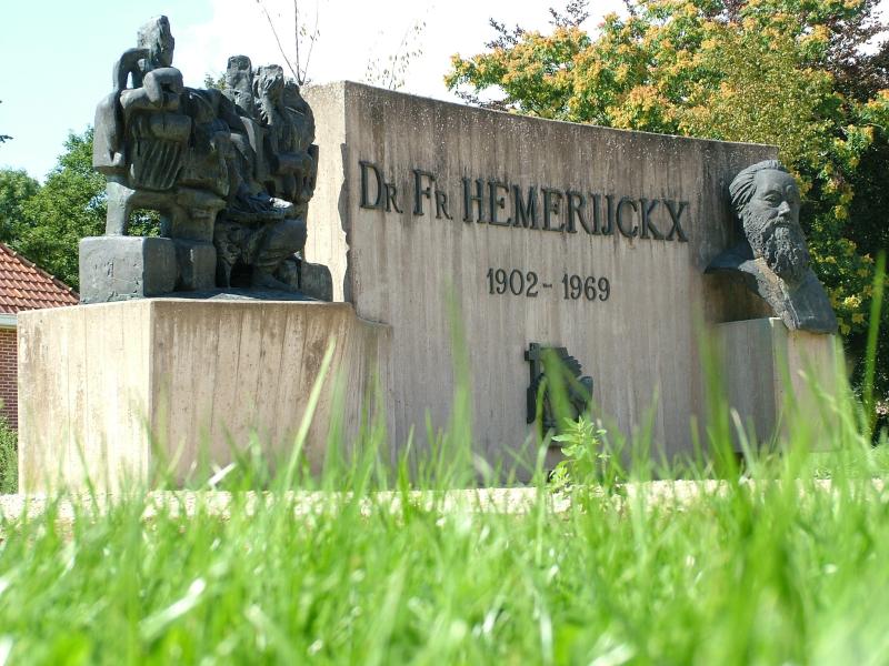 Herdenkingsplaats voor dokter Frans Hemerijckx in Ninove.